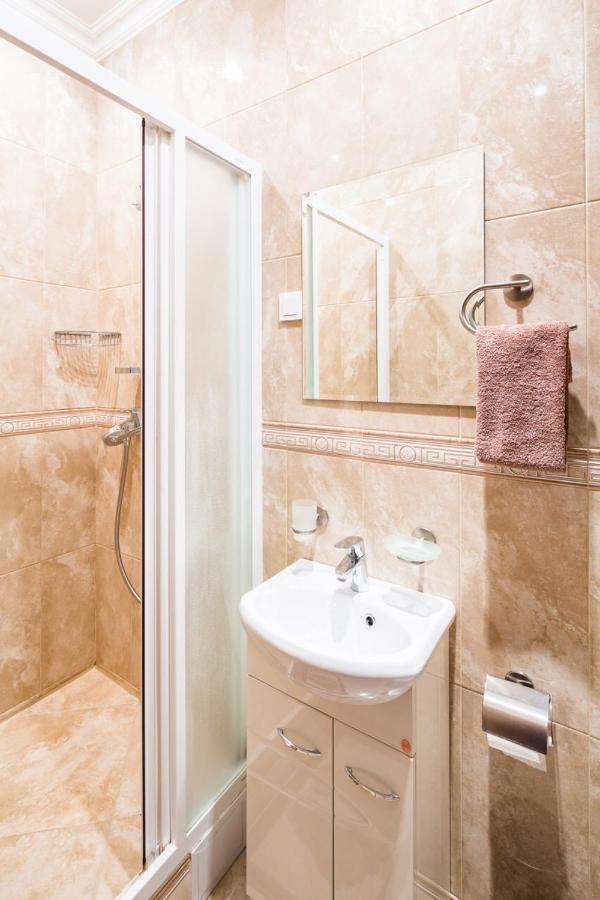 Appartement Romari Лесі Українки à Lviv Extérieur photo